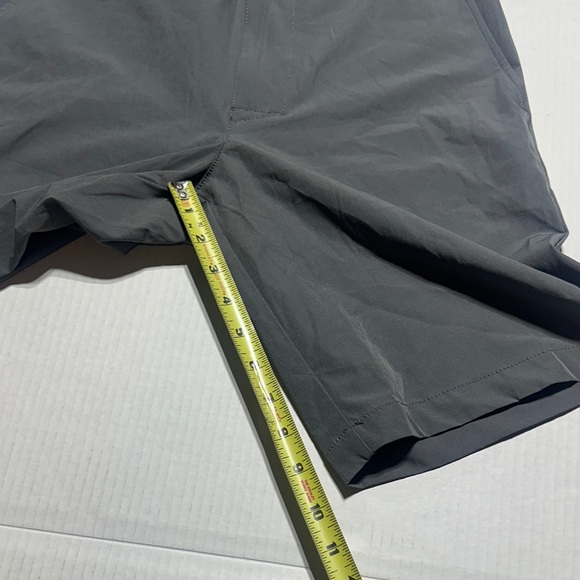 NWT Banana Republic Gray comfort flat front Shortsw pockets & zipper lightweight - Picture 2 of 8